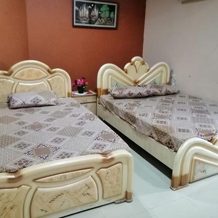 Palm Valley Hotel Sukkur Екстер'єр фото