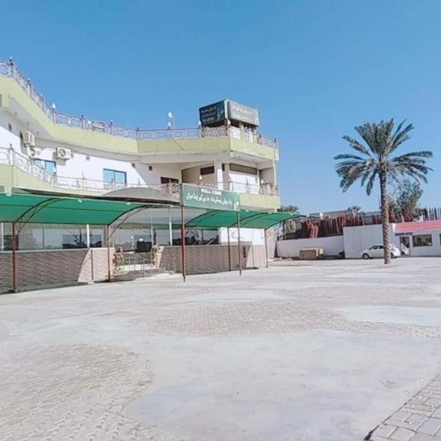 Palm Valley Hotel Sukkur Екстер'єр фото