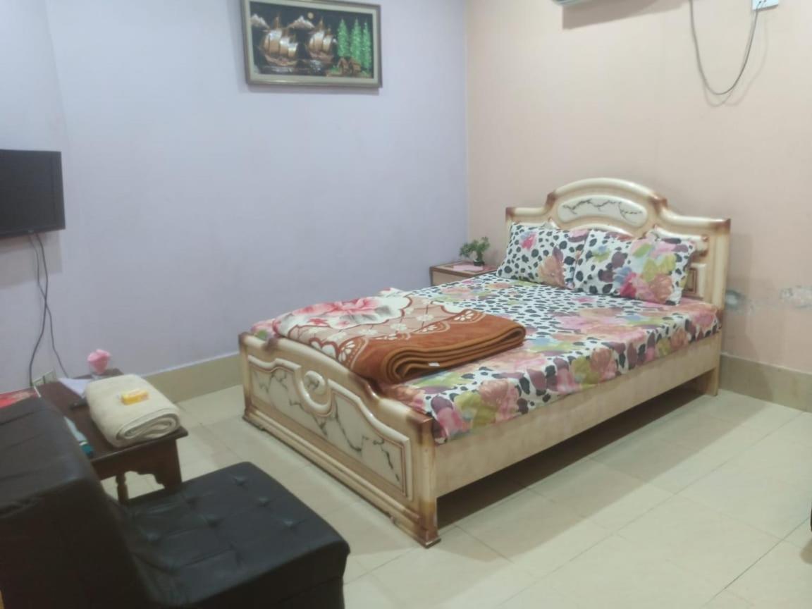 Palm Valley Hotel Sukkur Екстер'єр фото