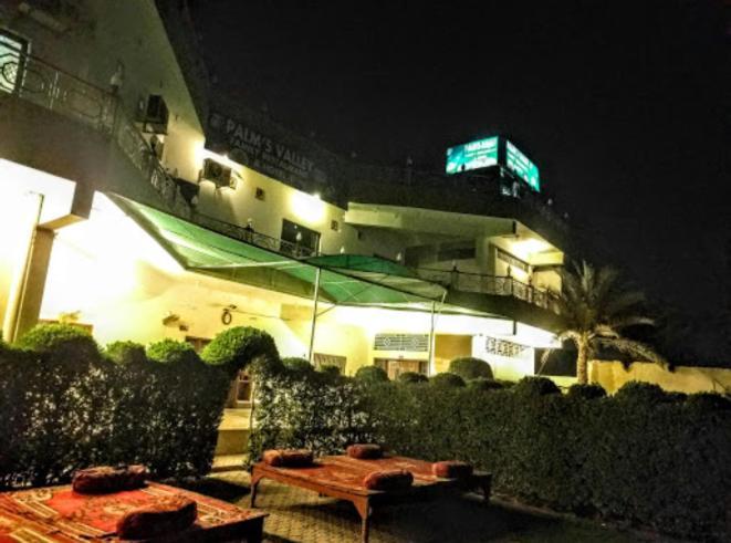 Palm Valley Hotel Sukkur Екстер'єр фото