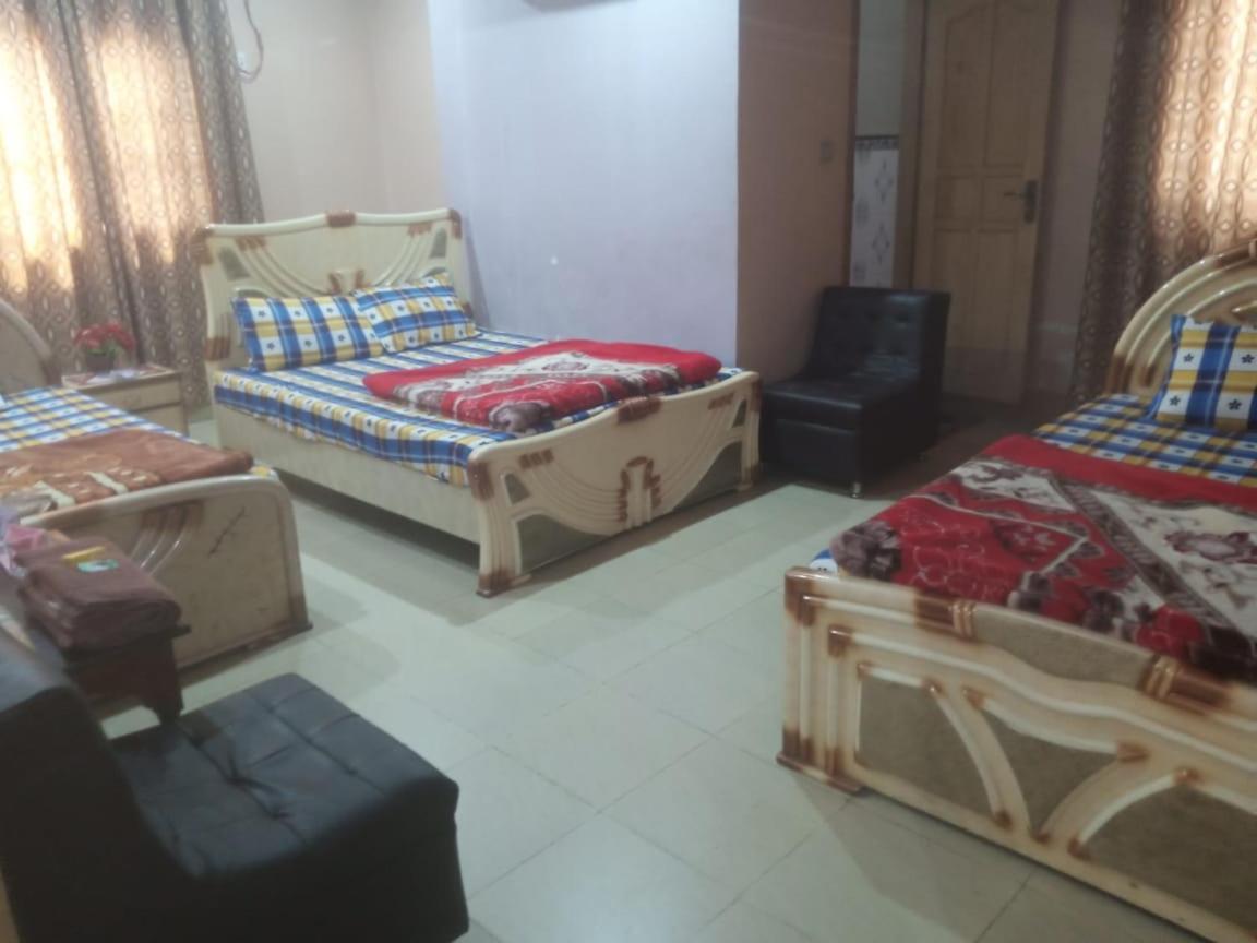 Palm Valley Hotel Sukkur Екстер'єр фото