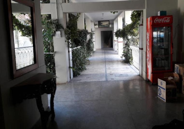 Palm Valley Hotel Sukkur Екстер'єр фото