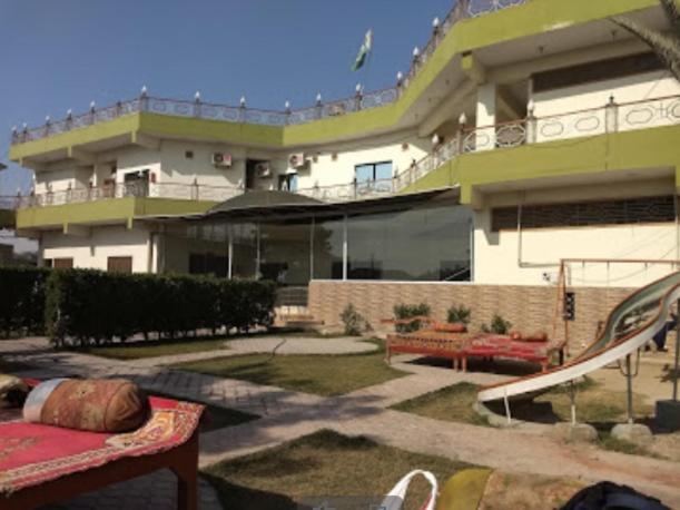 Palm Valley Hotel Sukkur Екстер'єр фото