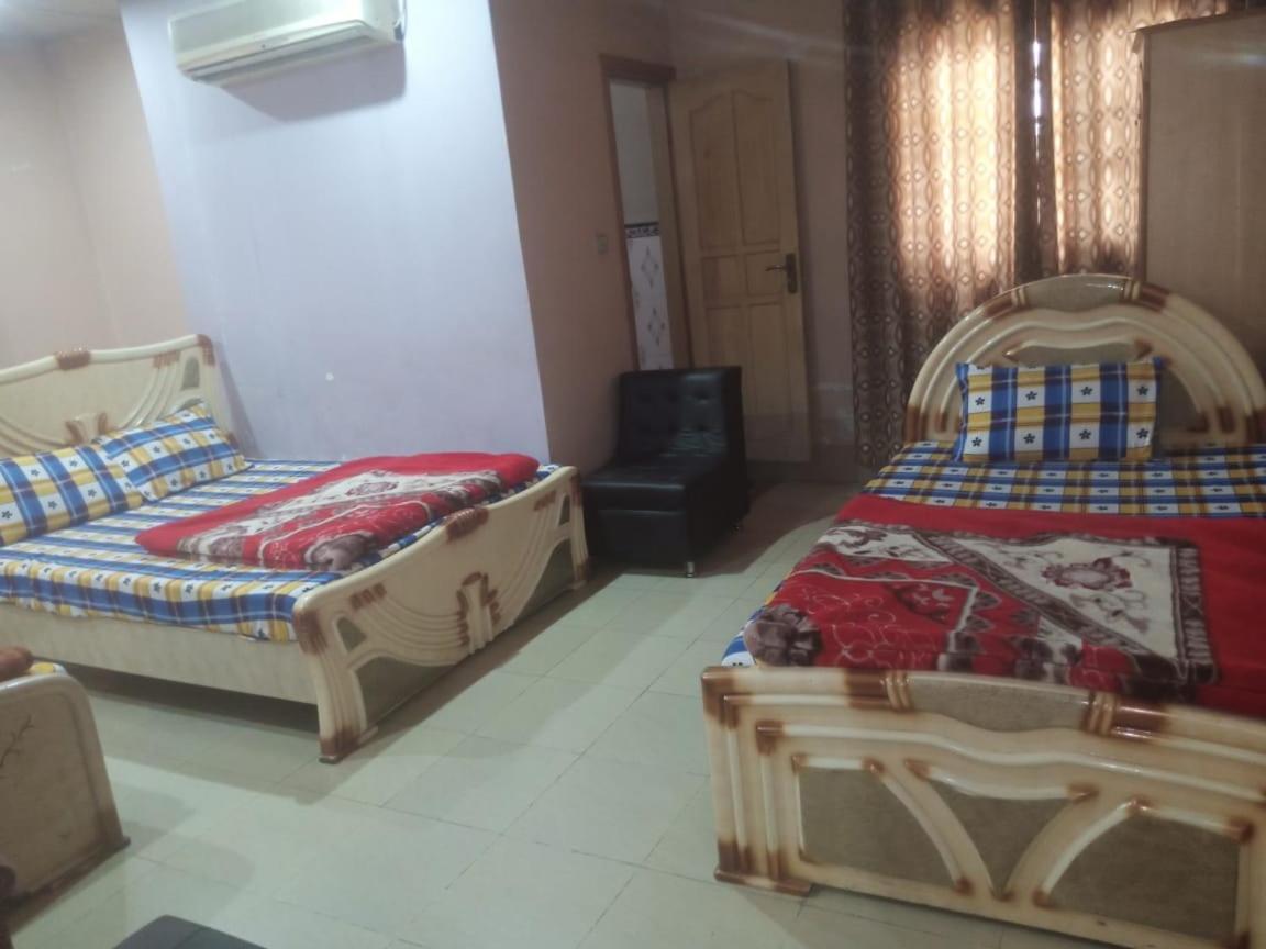 Palm Valley Hotel Sukkur Екстер'єр фото