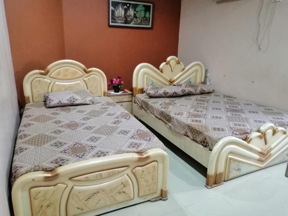 Palm Valley Hotel Sukkur Екстер'єр фото